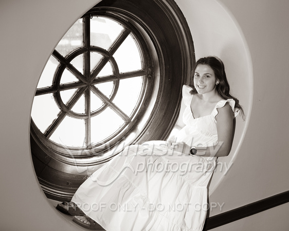 High School Senior Portrait Session at Union Station and Memorial in Kansas City, Missouri. Overland Park Portrait, Senior and Commercial Photographers ©Kevin Ashley Photography