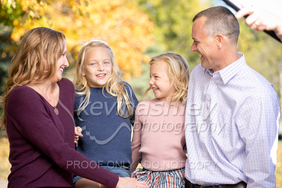 Family Portrait Photography at Loose Park by Kansas City Overland Park Portrait Photographers Kevin Ashley Photography.